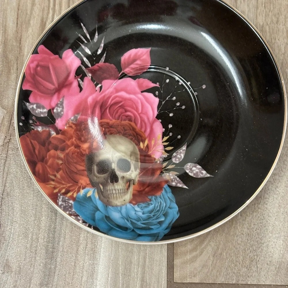NWT Skull and Roses tea cup and saucer set